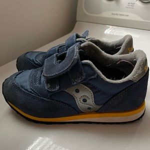 Saucony size 10.5 toddler. GUC. Navy and yellow